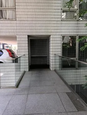 ウイング410ビルの外観