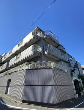 ラスターハウスビルの外観