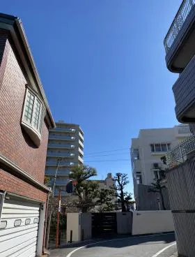 ラスターハウスビルの外観