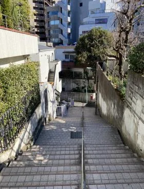 ラスターハウスビルの外観