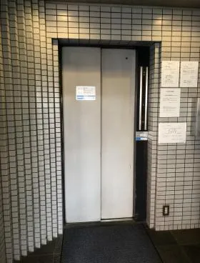 サン栄ビルの外観