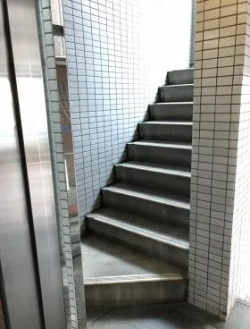 サン栄ビルの外観