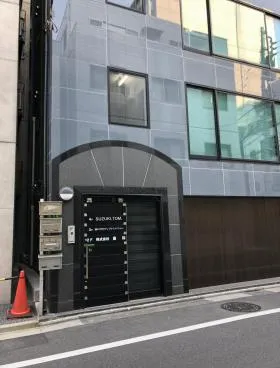 TOMビルの外観