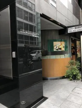 日宝神田淡路町ビルの外観