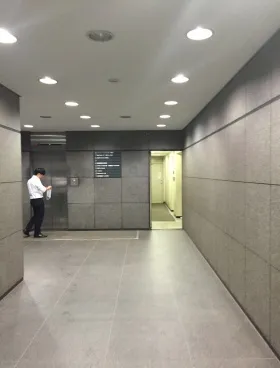 小田急初台ビルの外観