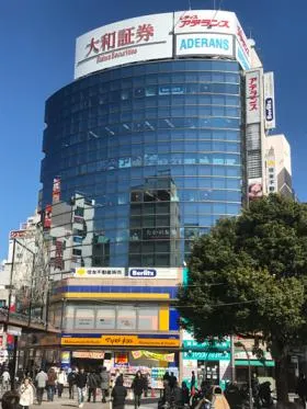 赤羽駅前ビルの外観
