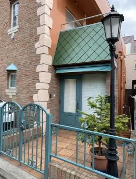 FROM REDビルの外観
