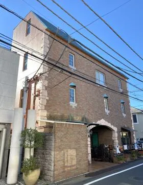 FROM REDビルの外観
