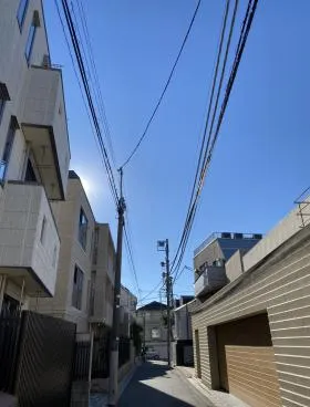 FROM REDビルの外観