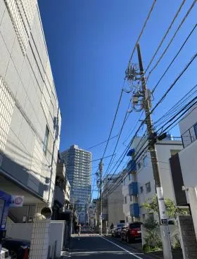 FROM REDビルの外観
