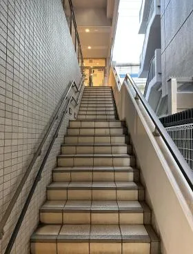 穴水ビルの外観