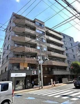 エスティメゾン四谷坂町ビルの外観