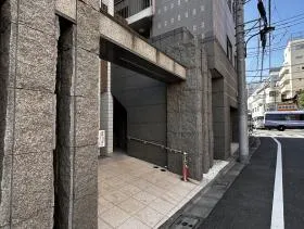 エスティメゾン四谷坂町ビルの外観