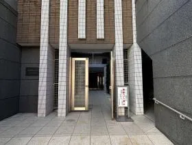 エスティメゾン四谷坂町ビルの外観