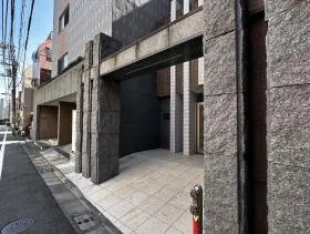 エスティメゾン四谷坂町ビルの外観