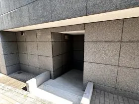 エスティメゾン四谷坂町ビルの外観