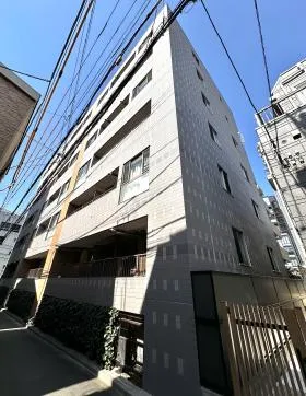 エスティメゾン四谷坂町ビルの外観