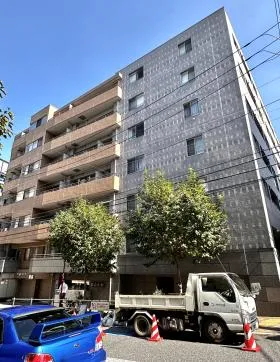 エスティメゾン四谷坂町ビルの外観
