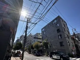 エスティメゾン四谷坂町ビルの外観