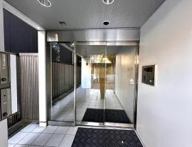 新日本市ヶ谷ビルの外観