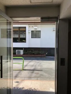産経ビルの外観