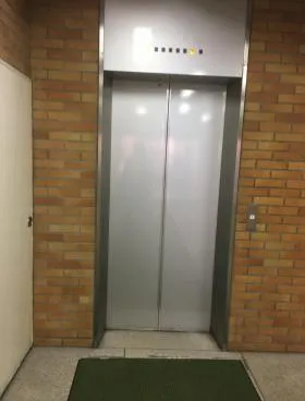 東海ビルの外観