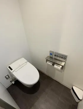 北参道サンイーストテラスビルの外観
