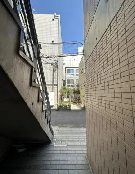 ワンエイスビルの外観
