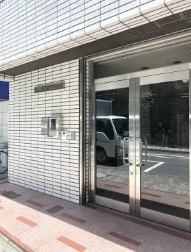 ホワイトビルの外観