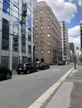 ホワイトビルの外観