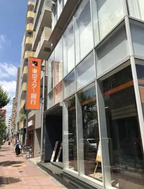 来るびるの外観