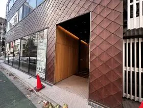 神田カドウチビルの外観