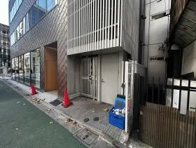 神田カドウチビルの外観