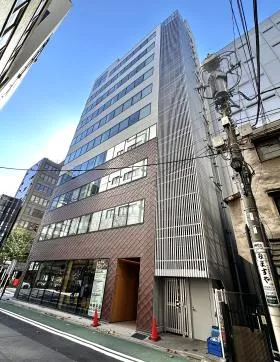 神田カドウチビルの外観