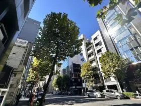 神田カドウチビルの外観