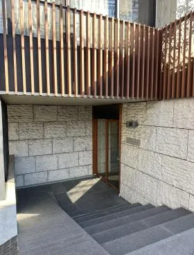 AURA表参道の外観