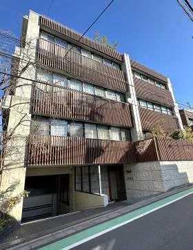 AURA表参道の外観