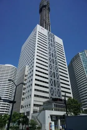 横浜メディアタワーの外観