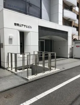 南青山アサヒビルの外観