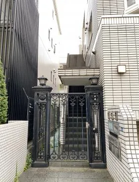 ヒルズ西原ビルの外観