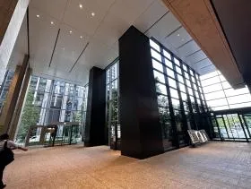 Otemachi one タワーの外観