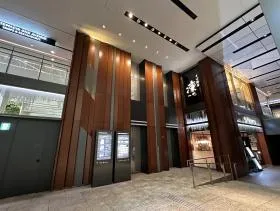 Otemachi one タワーの外観