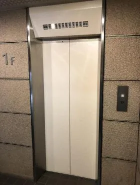 朝日ビルの外観