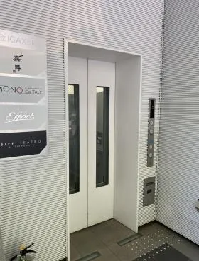 白金イガックスビルの外観