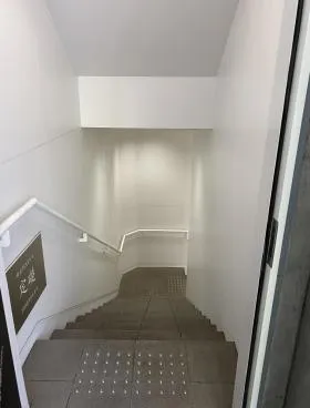 白金イガックスビルの外観