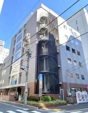 交通ビルの外観