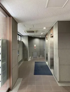 交通ビルの外観