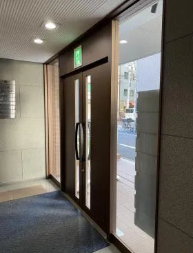 交通ビルの外観