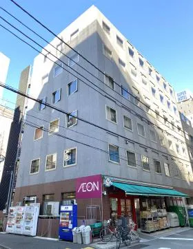 交通ビルの外観