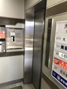 大月ビルの外観